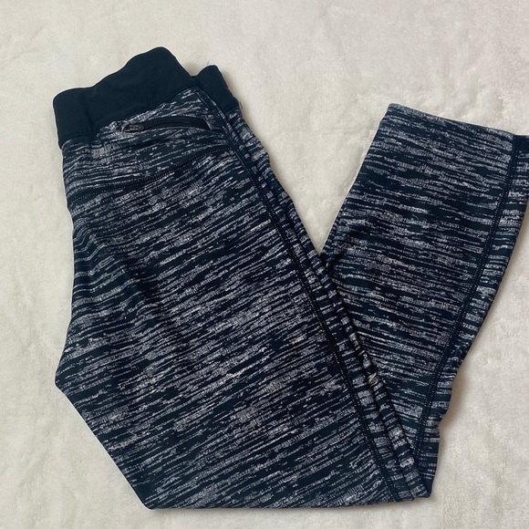 Nike Black and White Patterned leggings - Picture 7 of 7